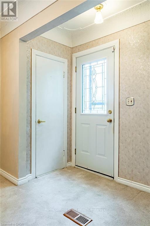 8 Sylvia Crescent, Hamilton, Ontario  L8K 2A9 - Photo 4 - X12474178