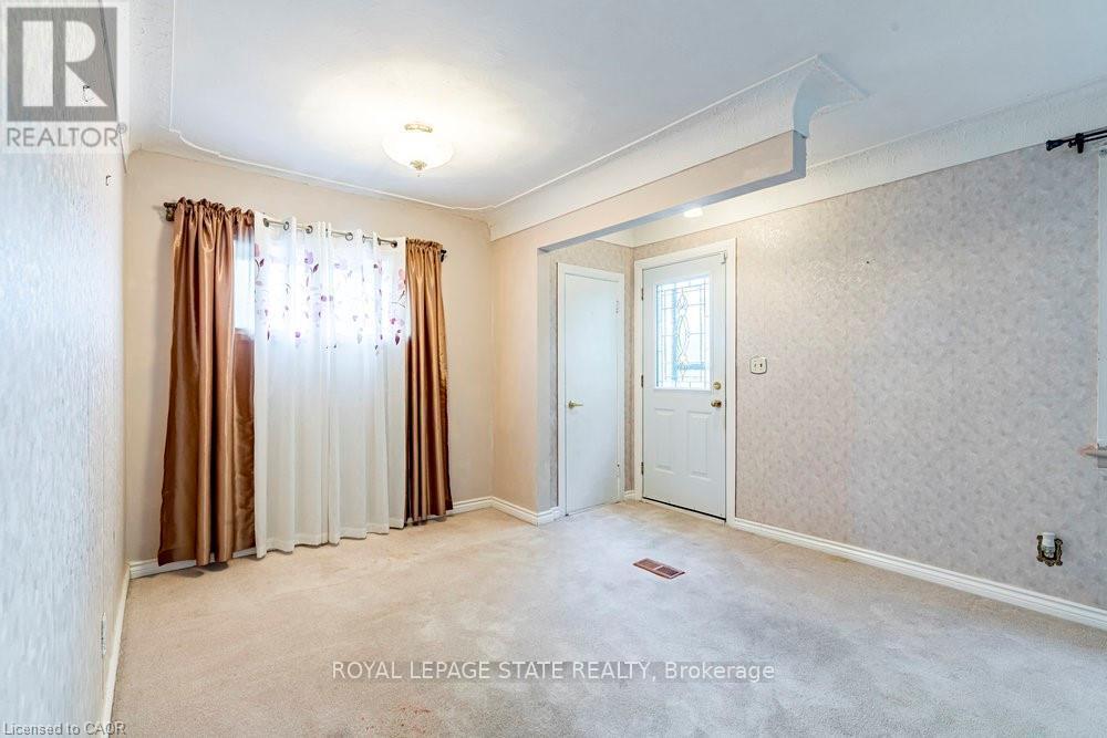 8 Sylvia Crescent, Hamilton, Ontario  L8K 2A9 - Photo 5 - X12474178