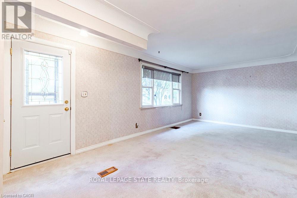 8 Sylvia Crescent, Hamilton, Ontario  L8K 2A9 - Photo 6 - X12474178