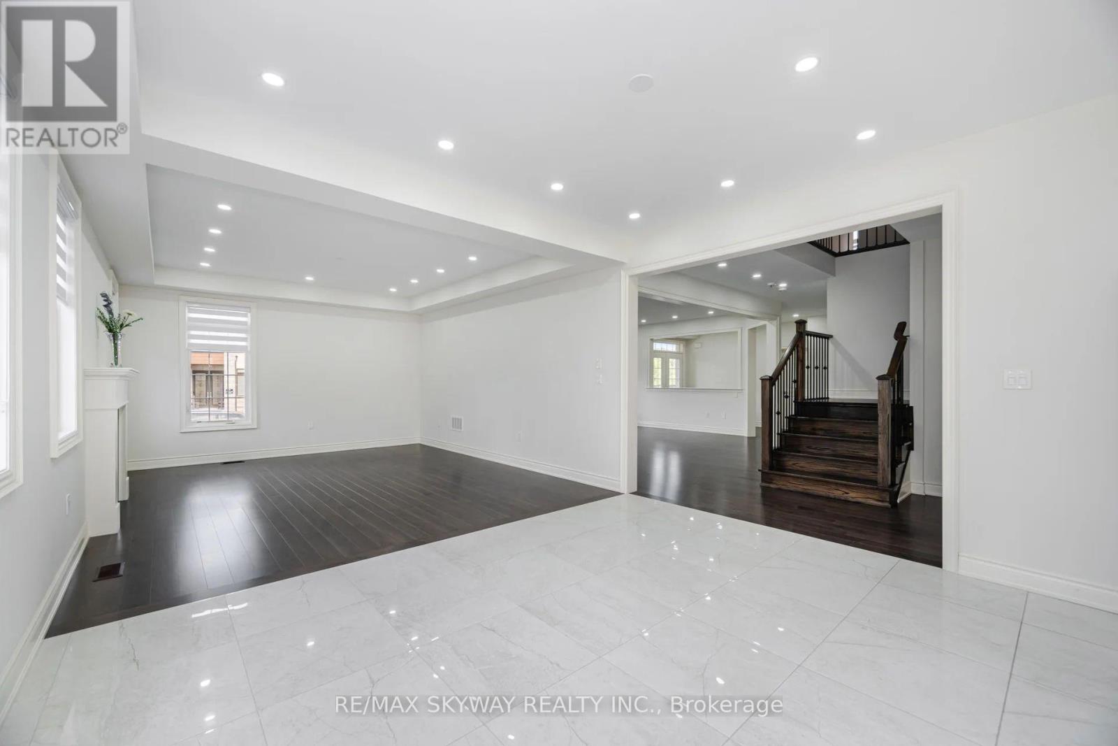 68 Pond View Gate, Hamilton, Ontario  L8B 2A1 - Photo 10 - X12474226
