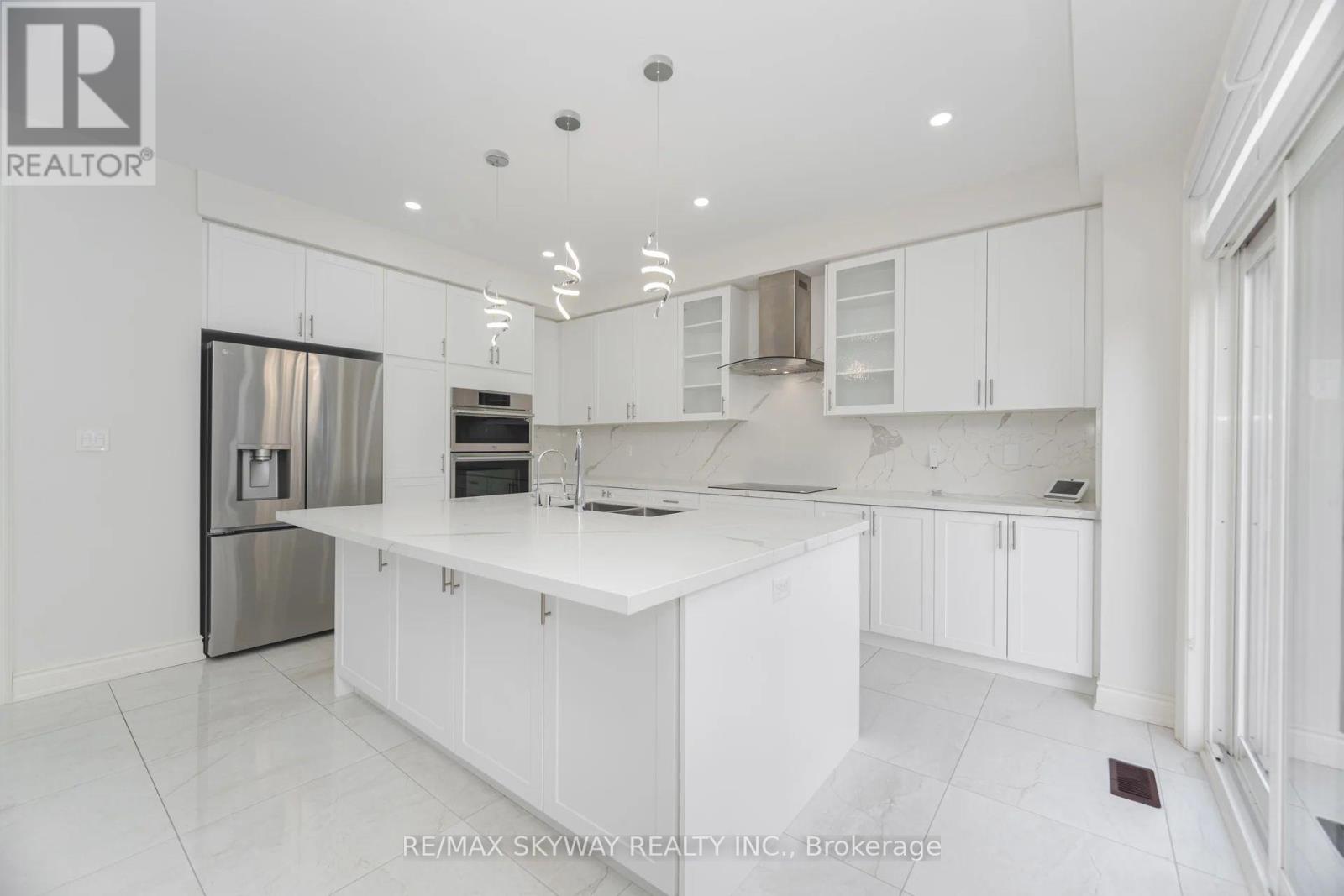 68 Pond View Gate, Hamilton, Ontario  L8B 2A1 - Photo 13 - X12474226