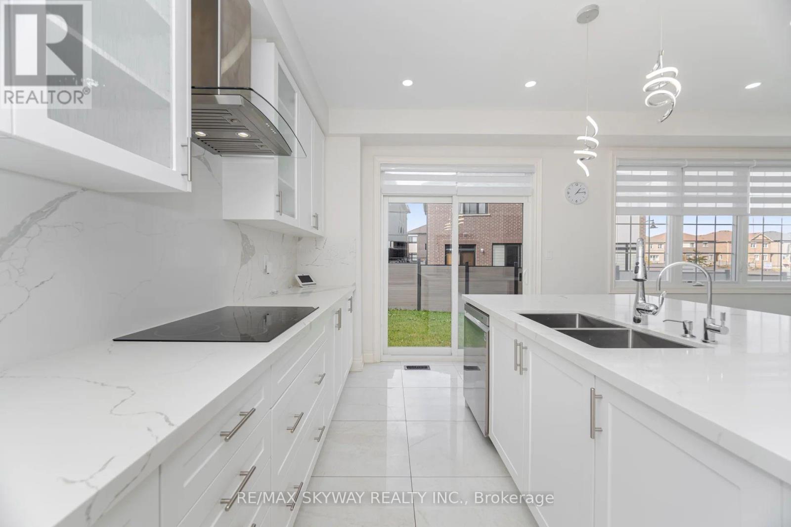 68 Pond View Gate, Hamilton, Ontario  L8B 2A1 - Photo 14 - X12474226