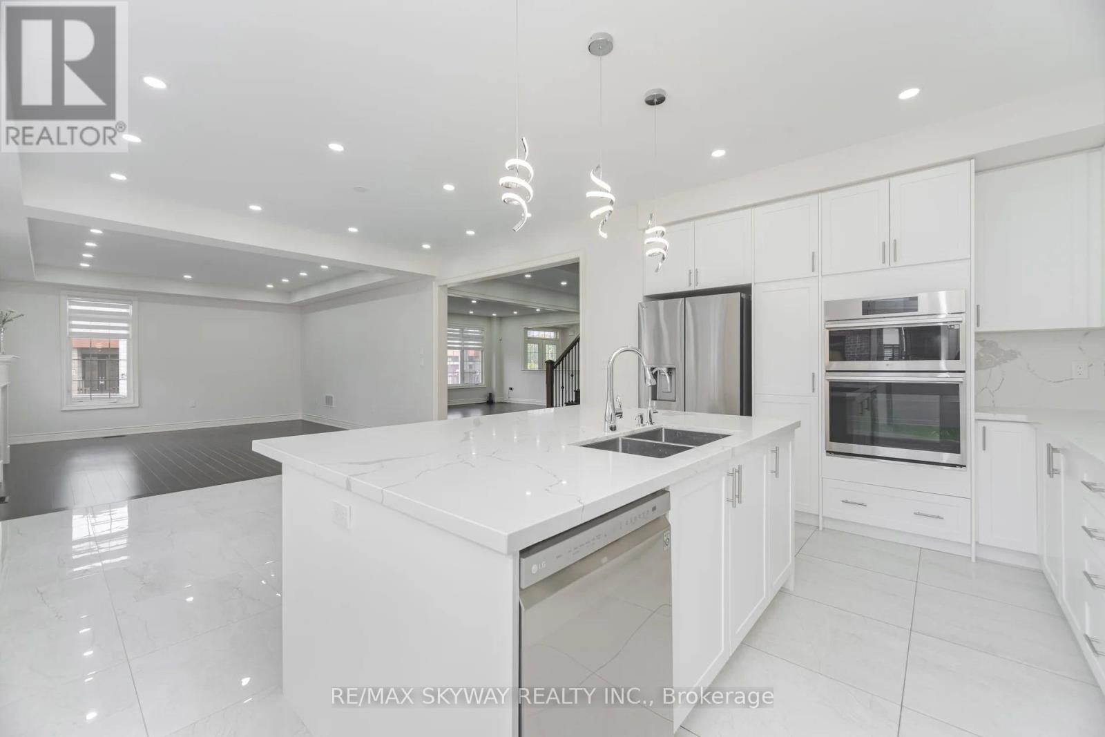 68 Pond View Gate, Hamilton, Ontario  L8B 2A1 - Photo 16 - X12474226