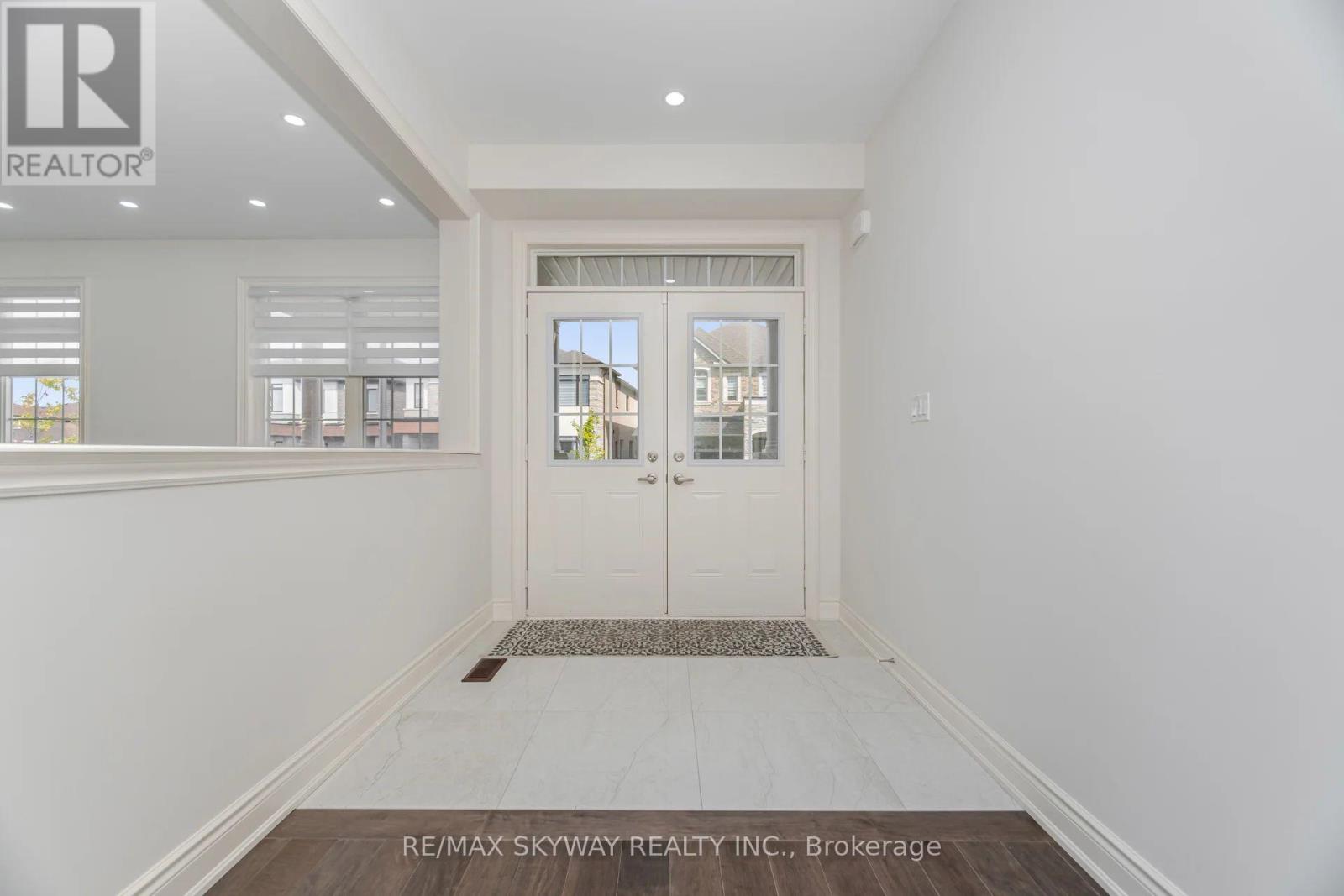 68 Pond View Gate, Hamilton, Ontario  L8B 2A1 - Photo 5 - X12474226