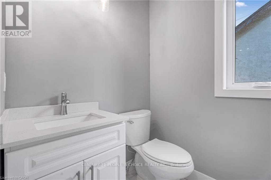 (Upper) - 84 Beland Avenue, Hamilton, Ontario  L8H 6C1 - Photo 10 - X12474228