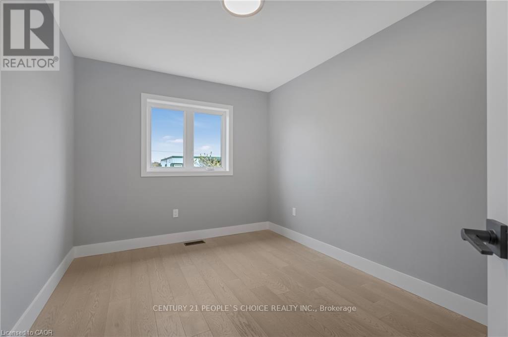 (Upper) - 84 Beland Avenue, Hamilton, Ontario  L8H 6C1 - Photo 16 - X12474228