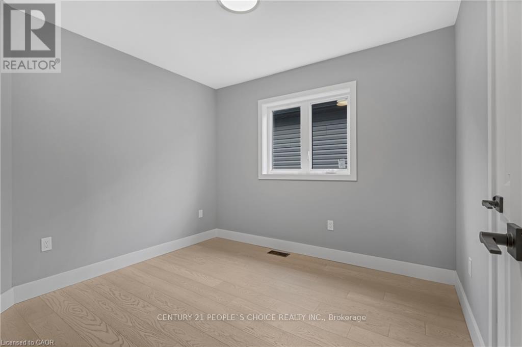 (Upper) - 84 Beland Avenue, Hamilton, Ontario  L8H 6C1 - Photo 18 - X12474228