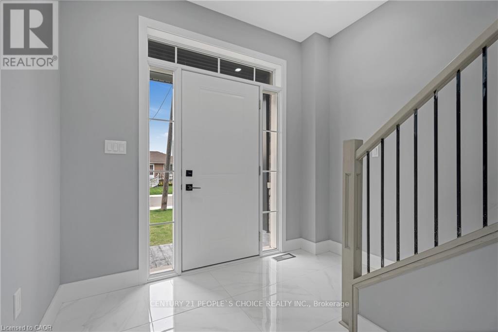 (Upper) - 84 Beland Avenue, Hamilton, Ontario  L8H 6C1 - Photo 2 - X12474228