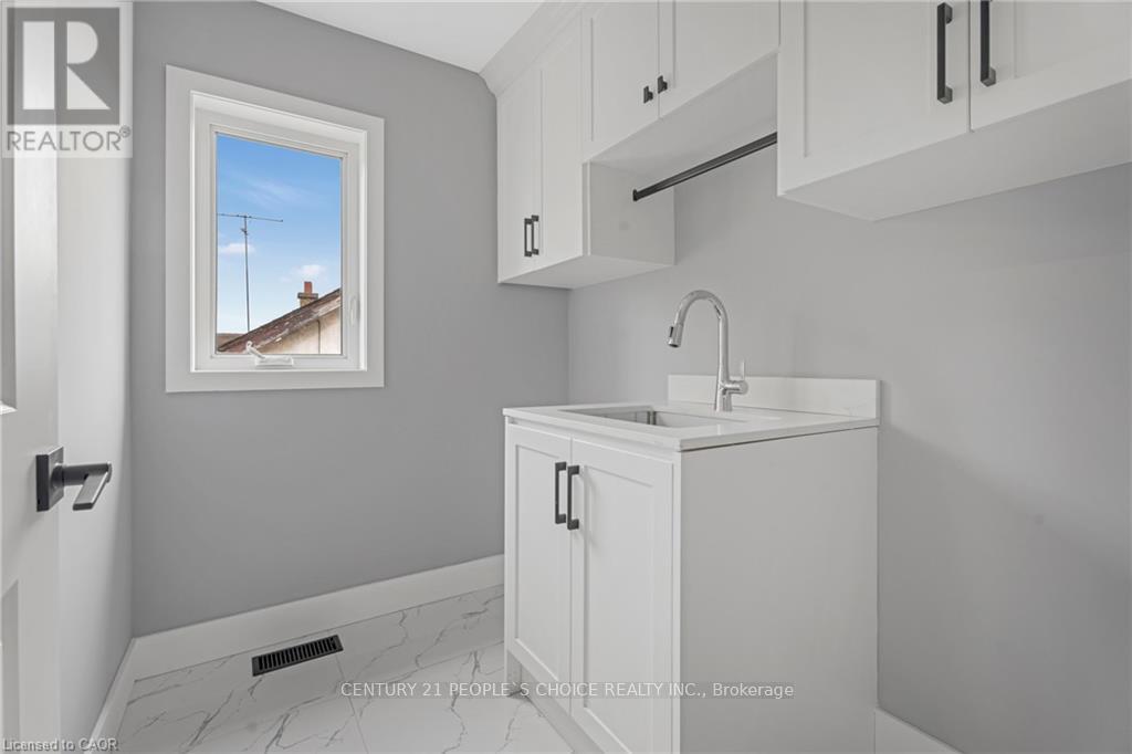 (Upper) - 84 Beland Avenue, Hamilton, Ontario  L8H 6C1 - Photo 21 - X12474228