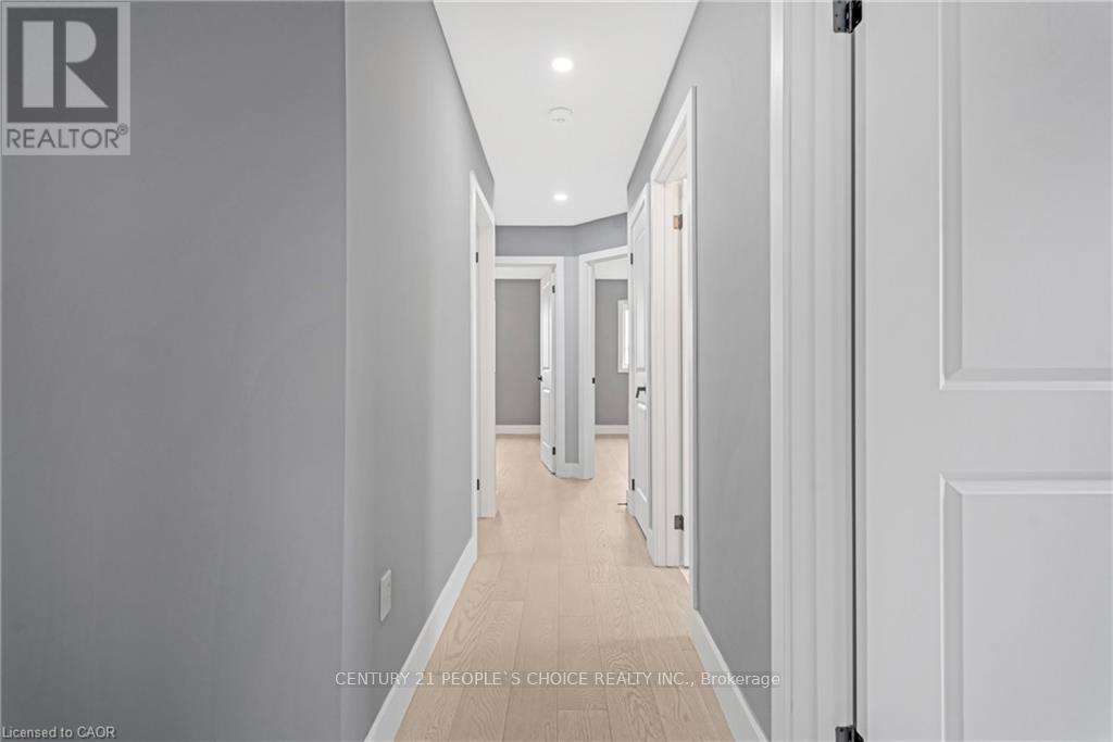 (Upper) - 84 Beland Avenue, Hamilton, Ontario  L8H 6C1 - Photo 25 - X12474228