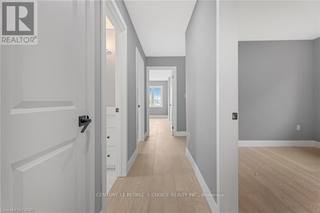 (Upper) - 84 Beland Avenue, Hamilton, Ontario  L8H 6C1 - Photo 28 - X12474228