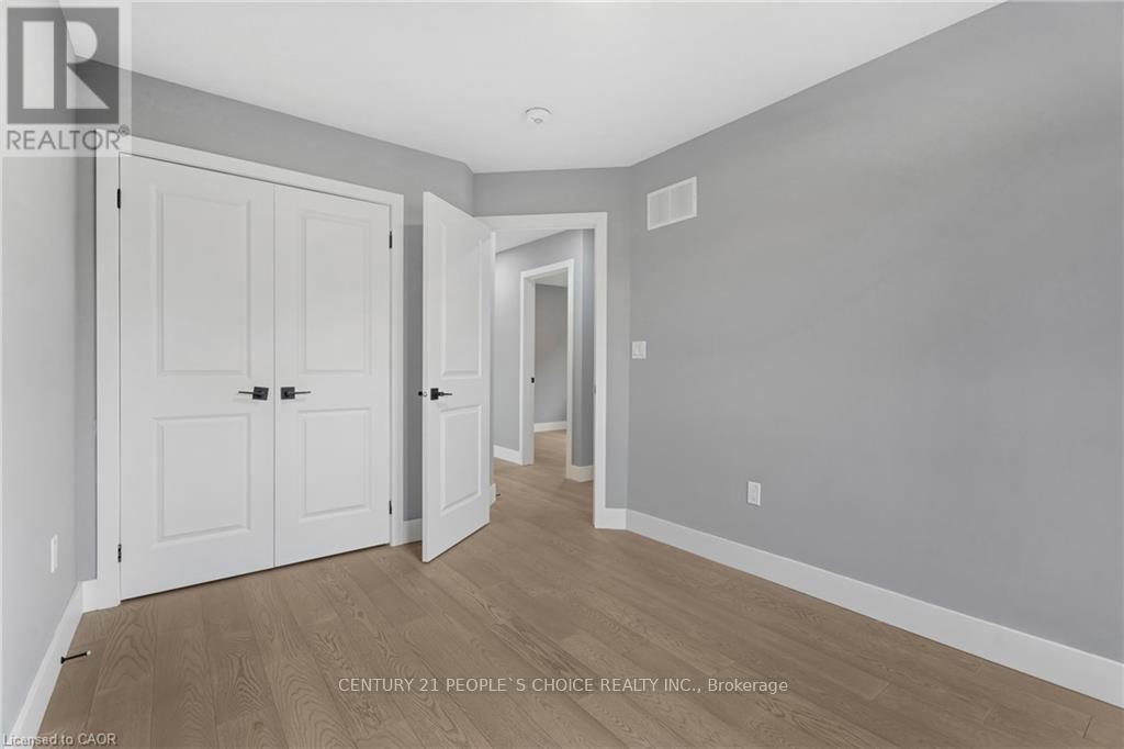 (Upper) - 84 Beland Avenue, Hamilton, Ontario  L8H 6C1 - Photo 29 - X12474228