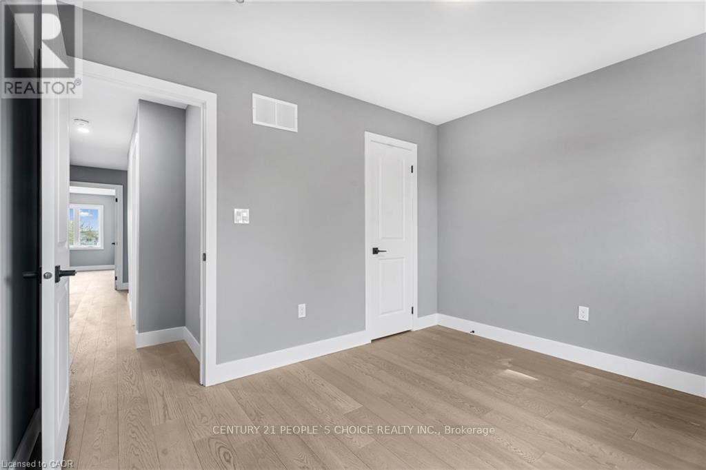 (Upper) - 84 Beland Avenue, Hamilton, Ontario  L8H 6C1 - Photo 31 - X12474228