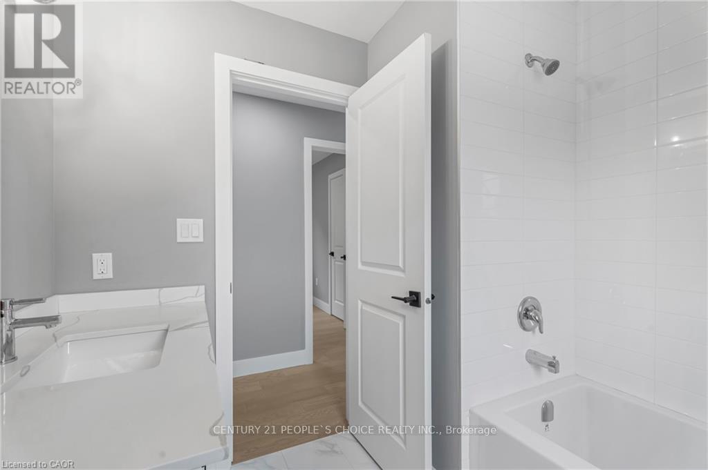 (Upper) - 84 Beland Avenue, Hamilton, Ontario  L8H 6C1 - Photo 33 - X12474228