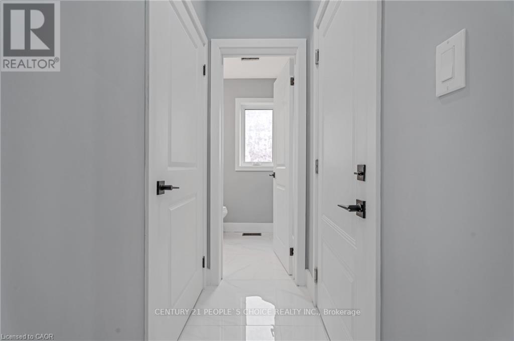 (Upper) - 84 Beland Avenue, Hamilton, Ontario  L8H 6C1 - Photo 34 - X12474228