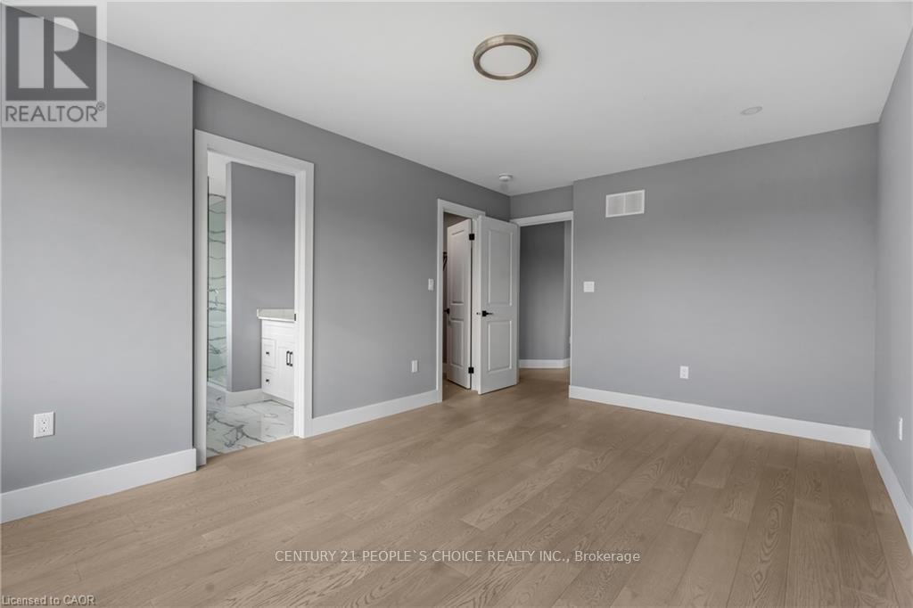 (Upper) - 84 Beland Avenue, Hamilton, Ontario  L8H 6C1 - Photo 35 - X12474228
