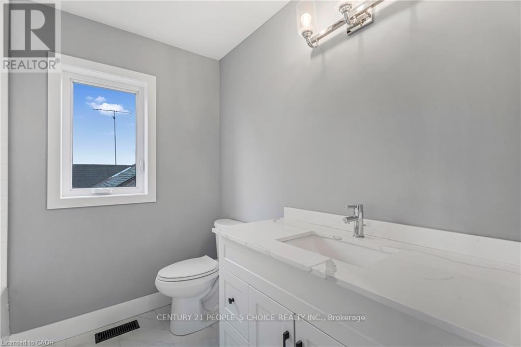 (Upper) - 84 Beland Avenue, Hamilton, Ontario  L8H 6C1 - Photo 9 - X12474228