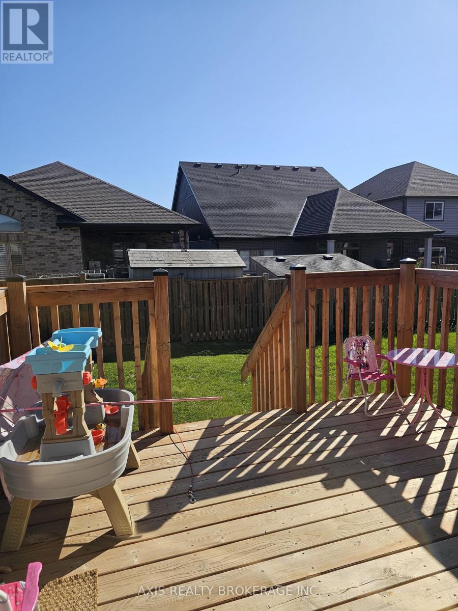 47 Samuel Avenue, Pelham, Ontario  L3B 5N5 - Photo 11 - X12474262