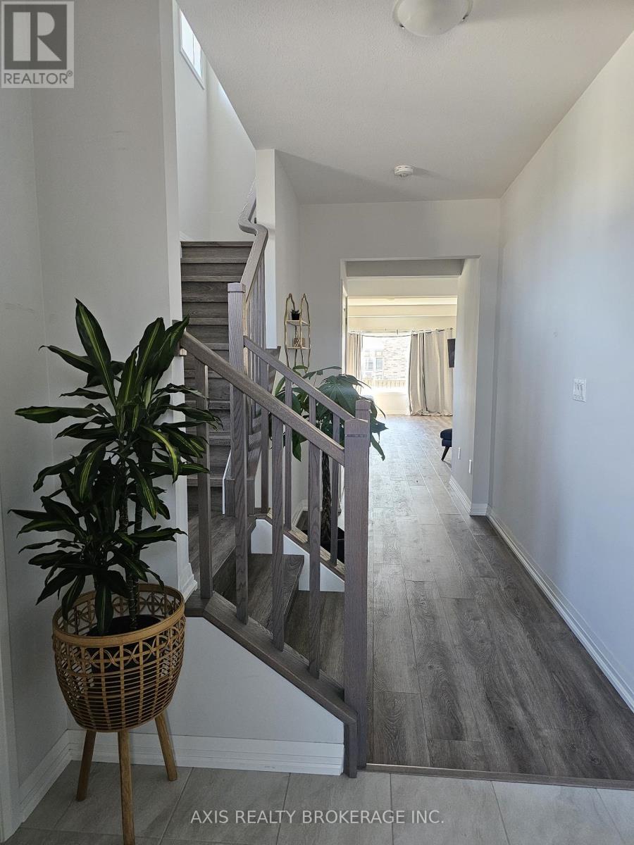 47 Samuel Avenue, Pelham, Ontario  L3B 5N5 - Photo 3 - X12474262
