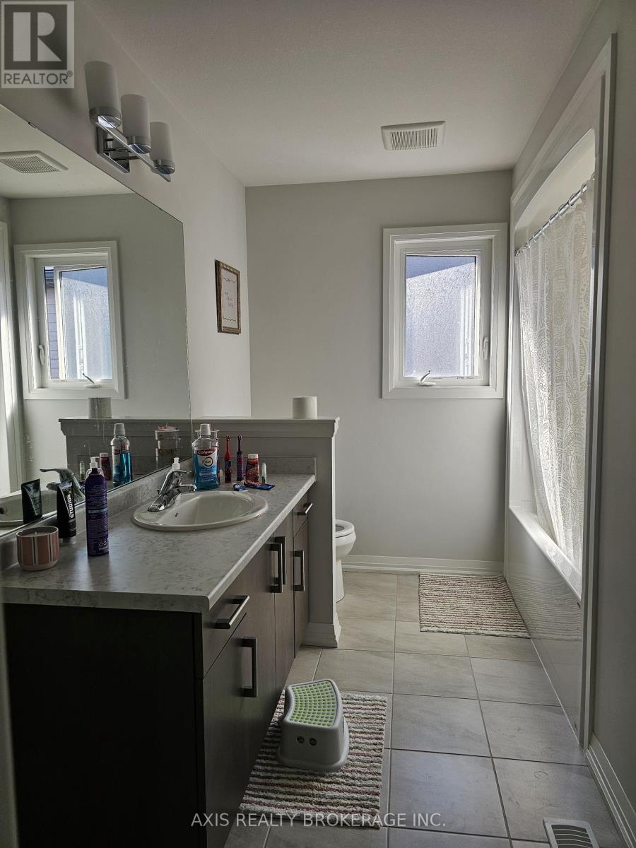 47 Samuel Avenue, Pelham, Ontario  L3B 5N5 - Photo 8 - X12474262
