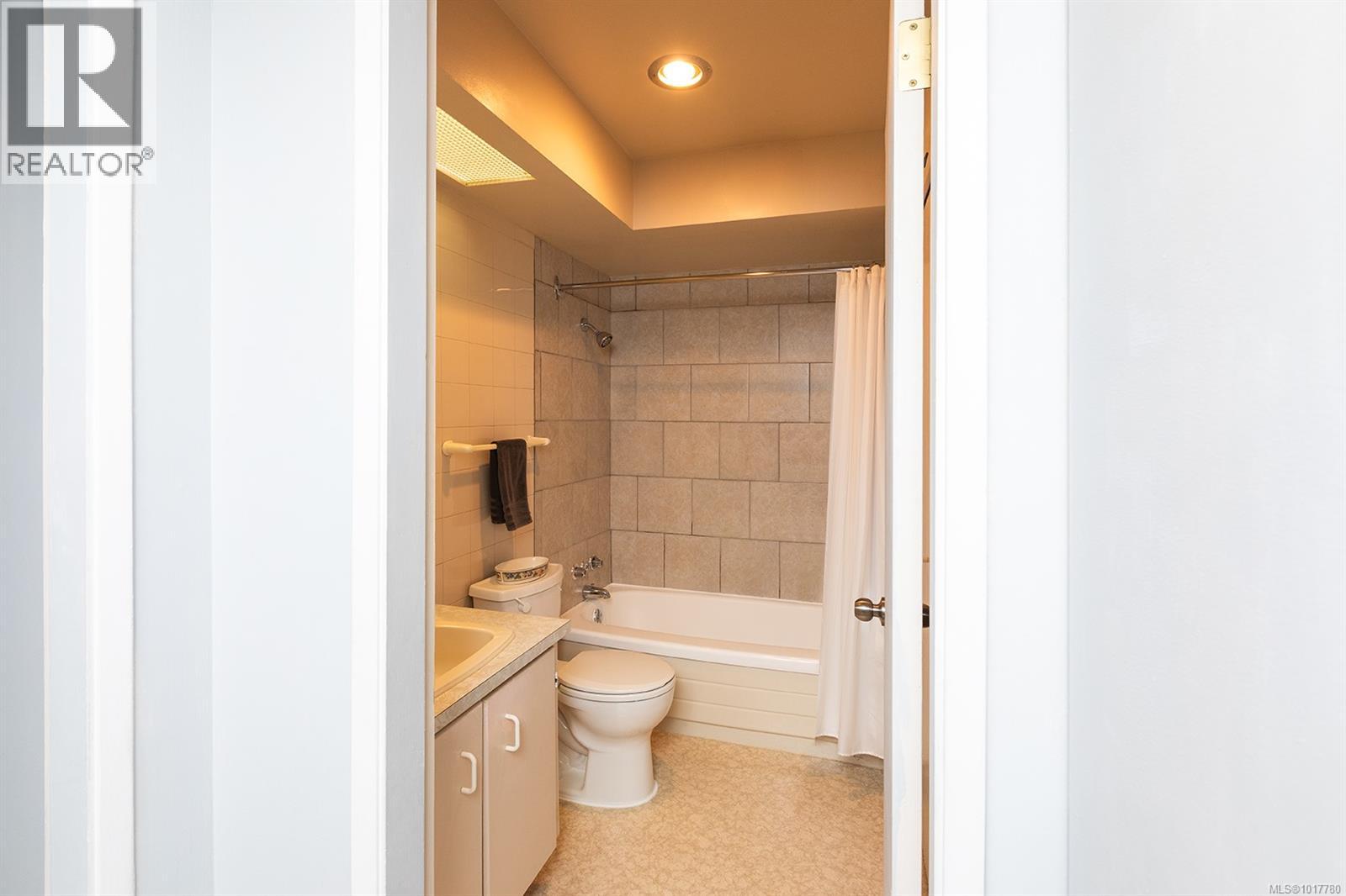 305 1151 Oscar St, Victoria, British Columbia V8V 2X5 - Photo 10 - 1017780