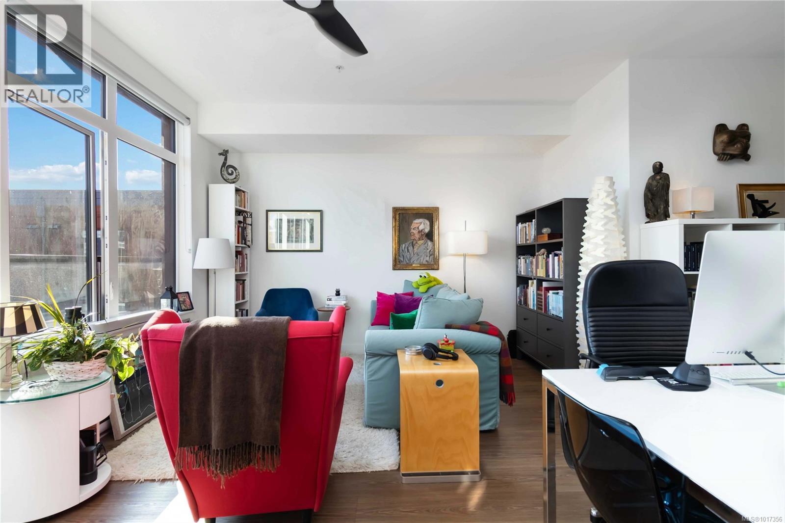 522 515 Chatham St, Victoria, British Columbia  V8T 0C8 - Photo 10 - 1017356