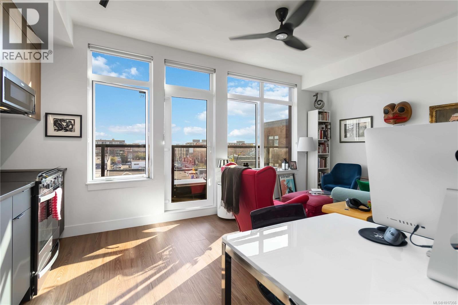 522 515 Chatham St, Victoria, British Columbia  V8T 0C8 - Photo 11 - 1017356