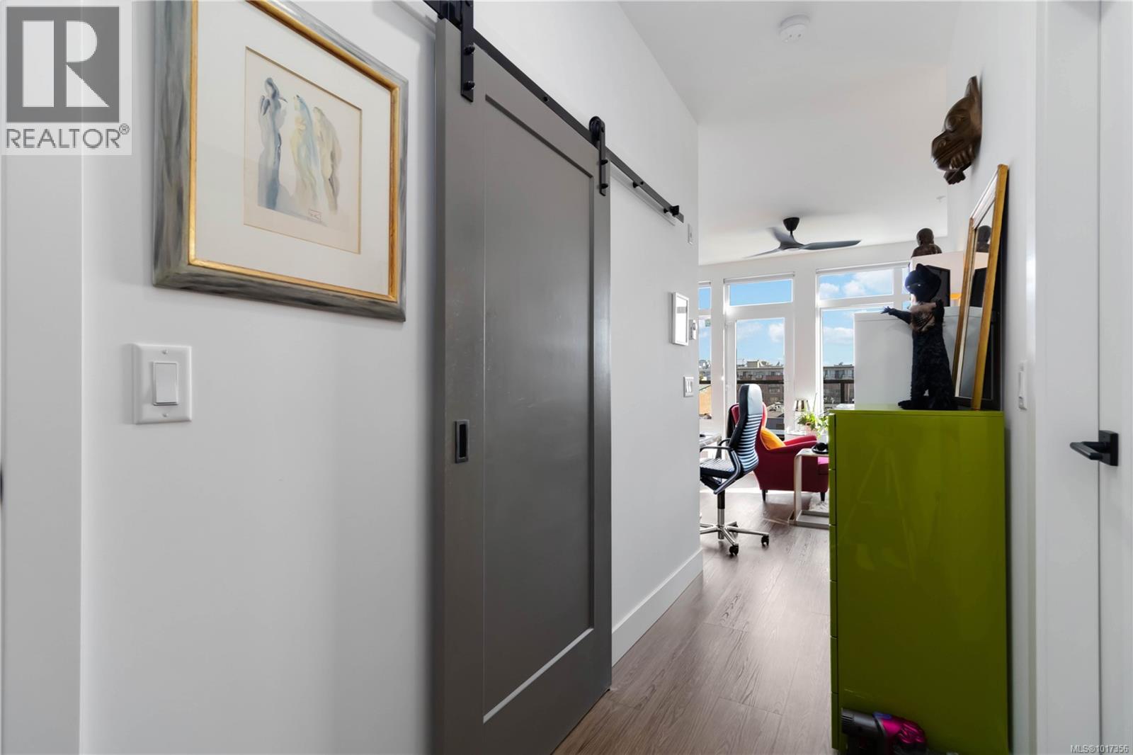 522 515 Chatham St, Victoria, British Columbia  V8T 0C8 - Photo 5 - 1017356