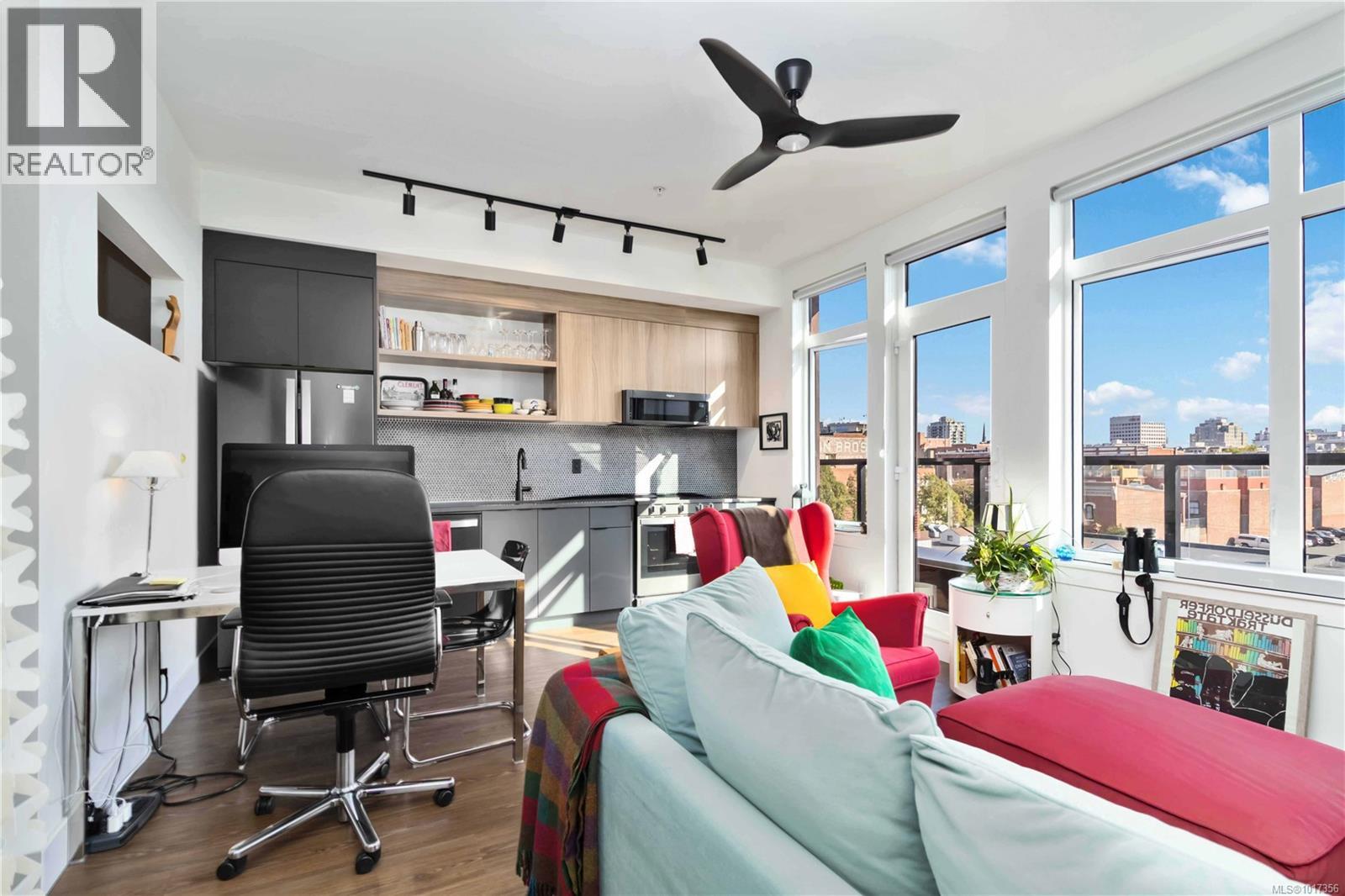 522 515 Chatham St, Victoria, British Columbia  V8T 0C8 - Photo 6 - 1017356