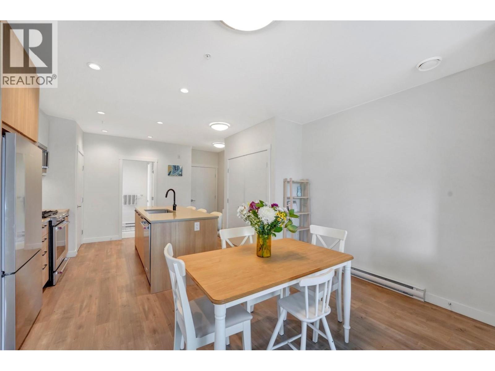 311 707 Como Lake Avenue, Coquitlam, British Columbia  V3J 0J5 - Photo 7 - R3060479