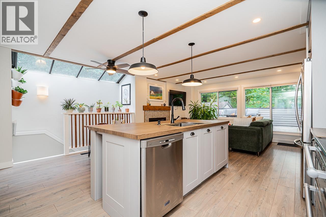 8588 Wilderness Court, Burnaby, British Columbia  V5A 4B2 - Photo 10 - R3060513