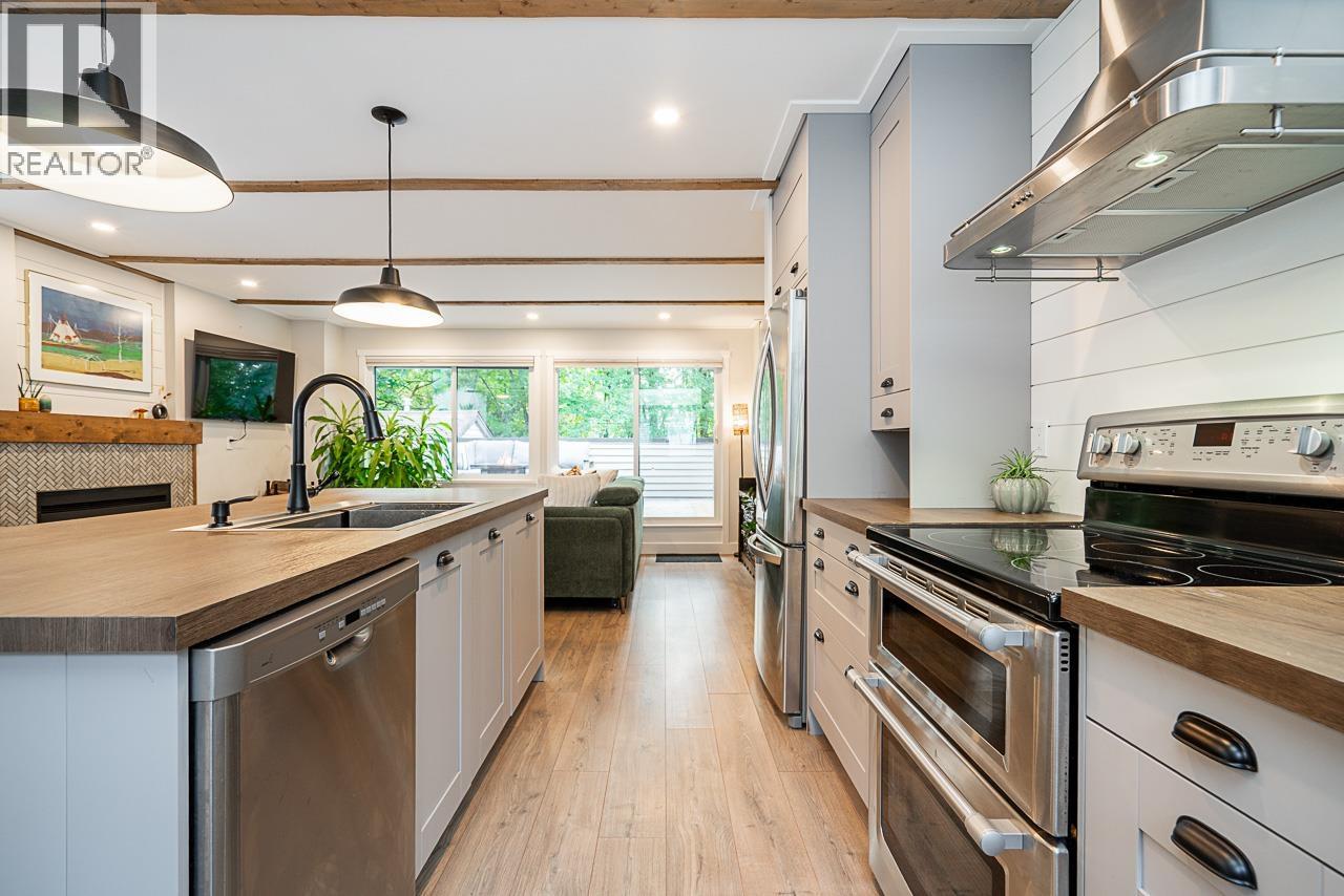 8588 Wilderness Court, Burnaby, British Columbia  V5A 4B2 - Photo 11 - R3060513