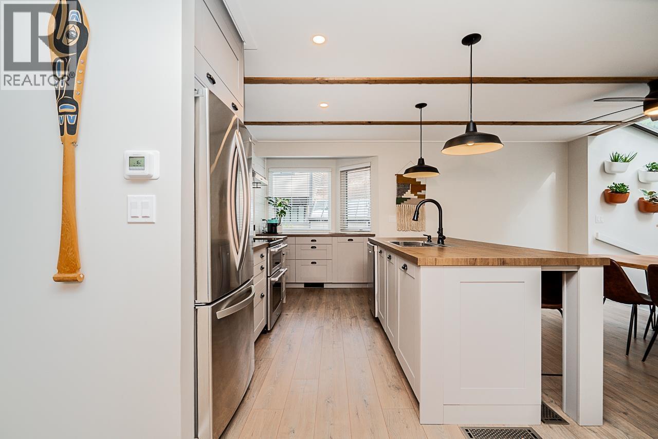 8588 Wilderness Court, Burnaby, British Columbia  V5A 4B2 - Photo 12 - R3060513