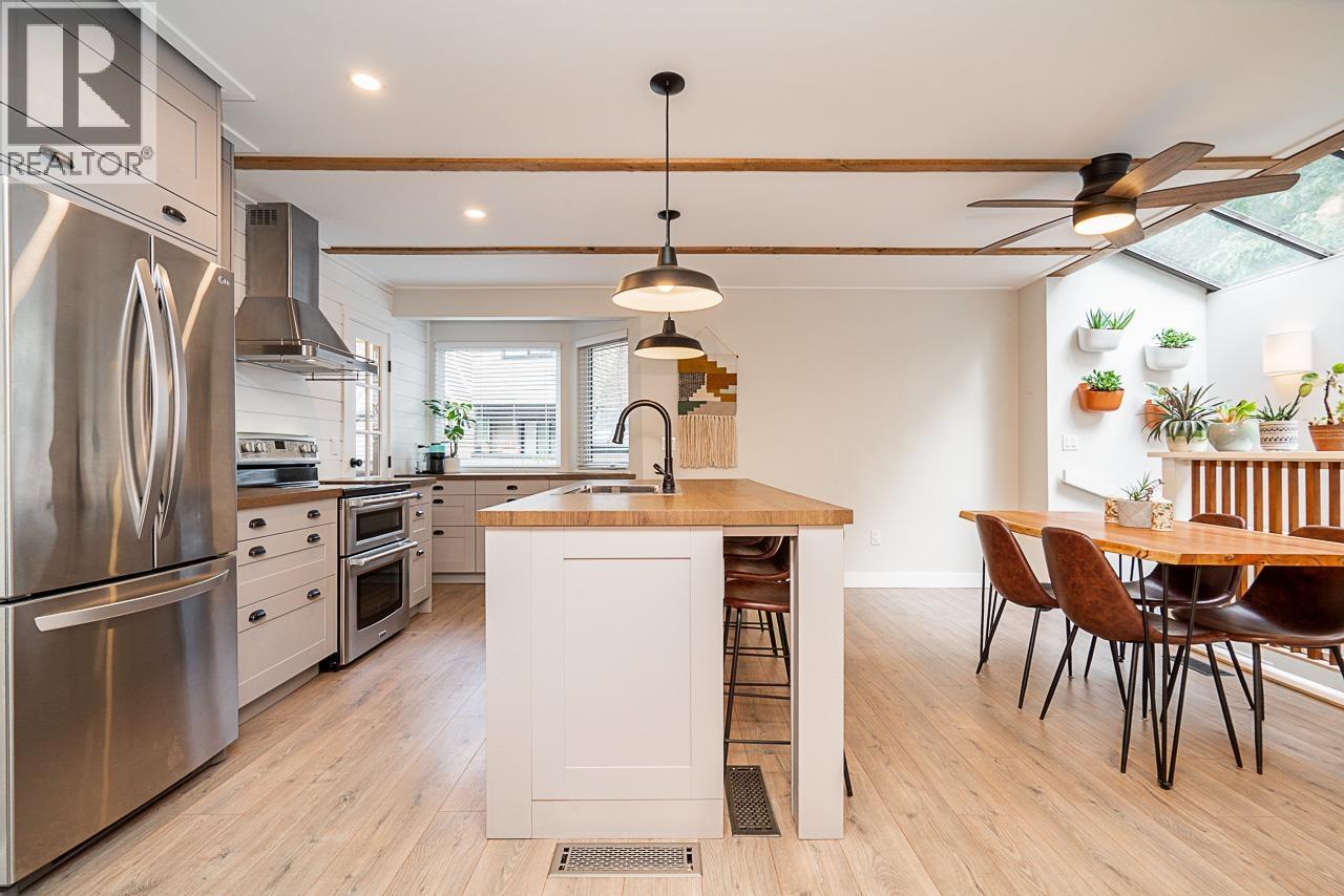 8588 Wilderness Court, Burnaby, British Columbia  V5A 4B2 - Photo 13 - R3060513