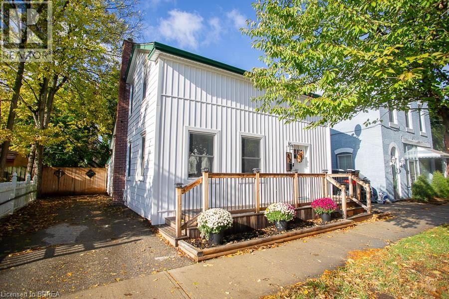 82 Albion Street, Brantford, Ontario  N3T 3M4 - Photo 1 - 40780740
