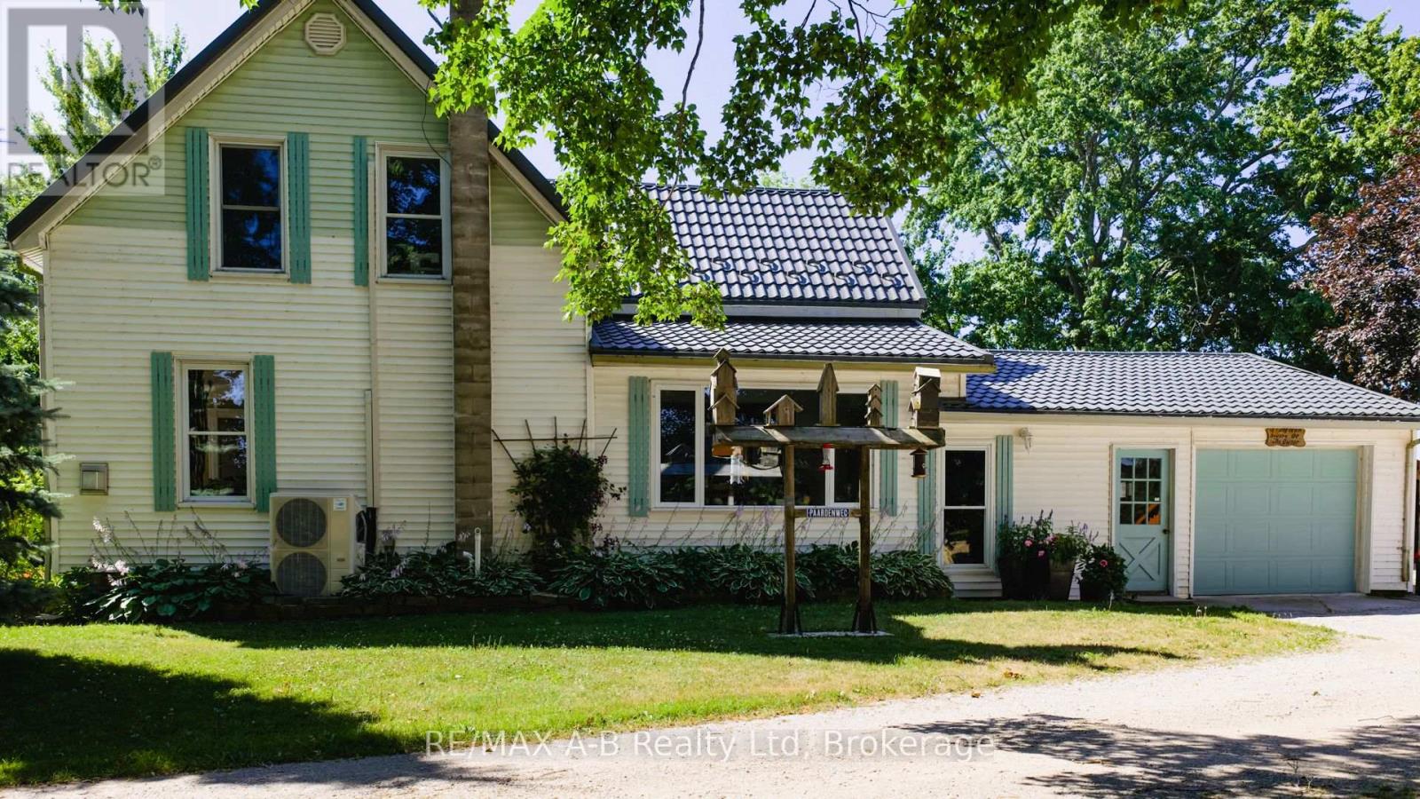 24189 Wellburn Road, Thames Centre, Ontario  N4X 1C6 - Photo 2 - X12474344