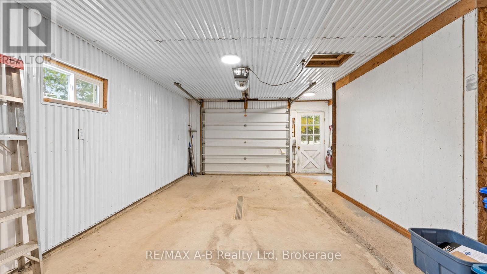 24189 Wellburn Road, Thames Centre, Ontario  N4X 1C6 - Photo 27 - X12474344