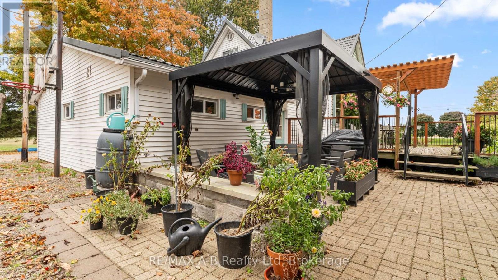 24189 Wellburn Road, Thames Centre, Ontario  N4X 1C6 - Photo 34 - X12474344