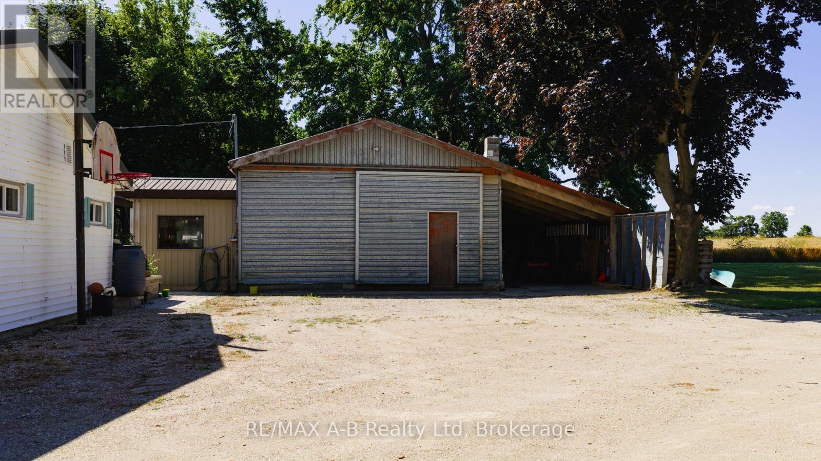 24189 Wellburn Road, Thames Centre, Ontario  N4X 1C6 - Photo 35 - X12474344
