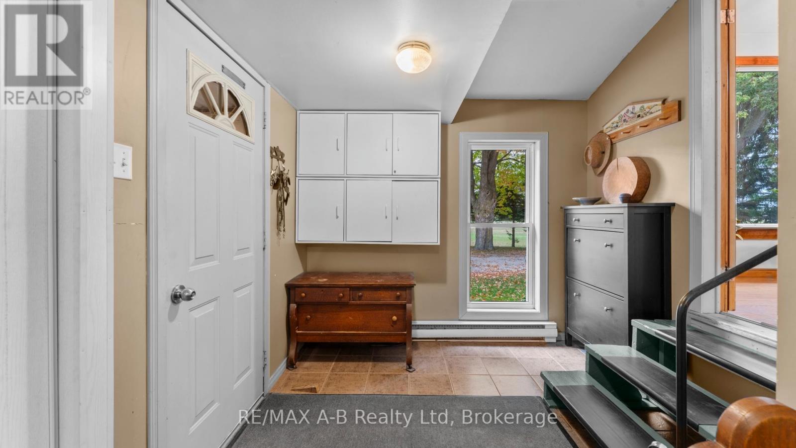 24189 Wellburn Road, Thames Centre, Ontario  N4X 1C6 - Photo 5 - X12474344