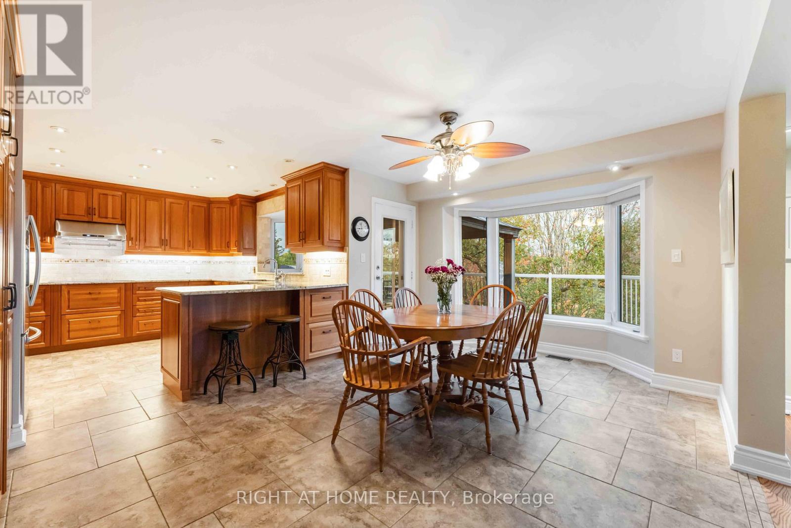 50 Rosenfeld Crescent, Ottawa, Ontario  K2K 2L2 - Photo 10 - X12453928