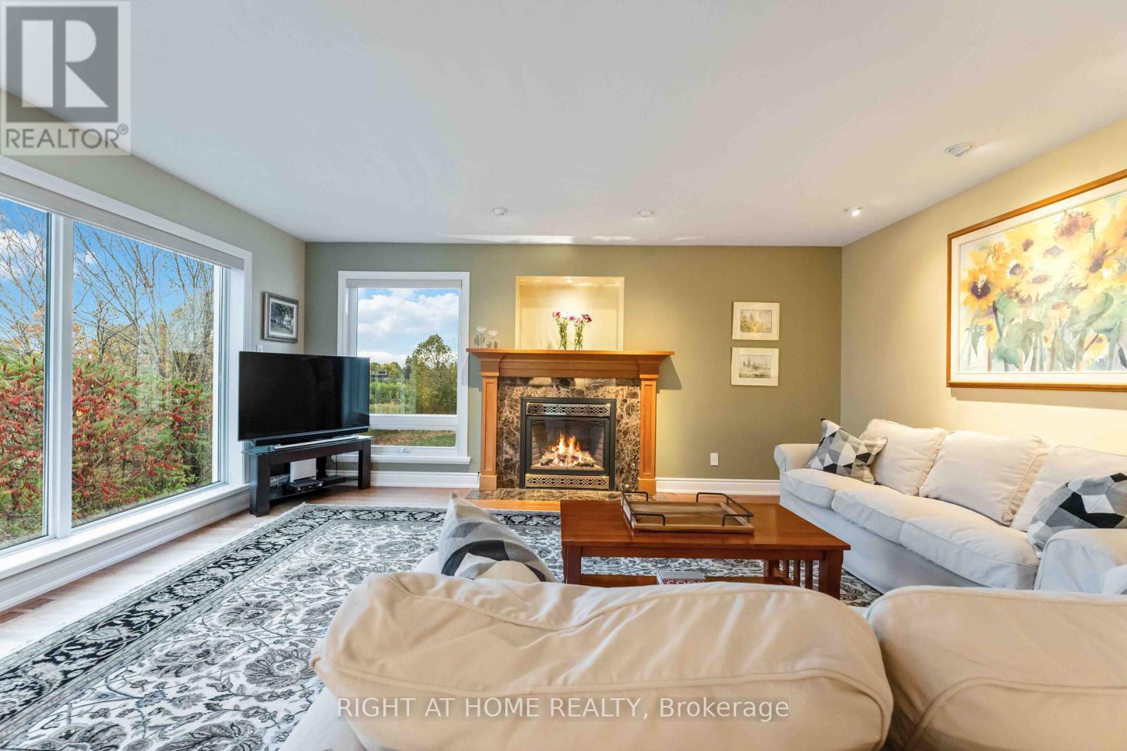 50 Rosenfeld Crescent, Ottawa, Ontario  K2K 2L2 - Photo 14 - X12453928