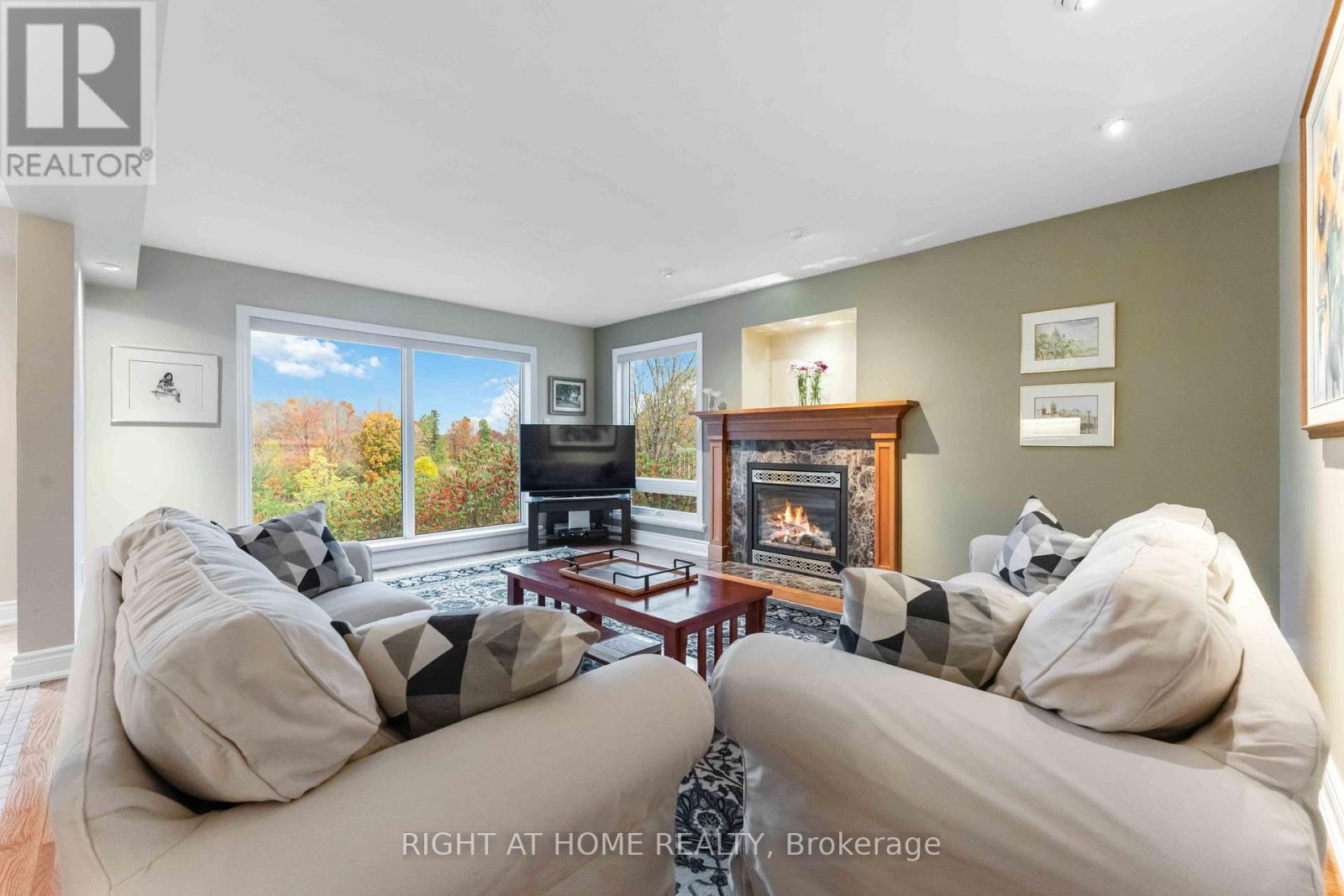 50 Rosenfeld Crescent, Ottawa, Ontario  K2K 2L2 - Photo 13 - X12453928