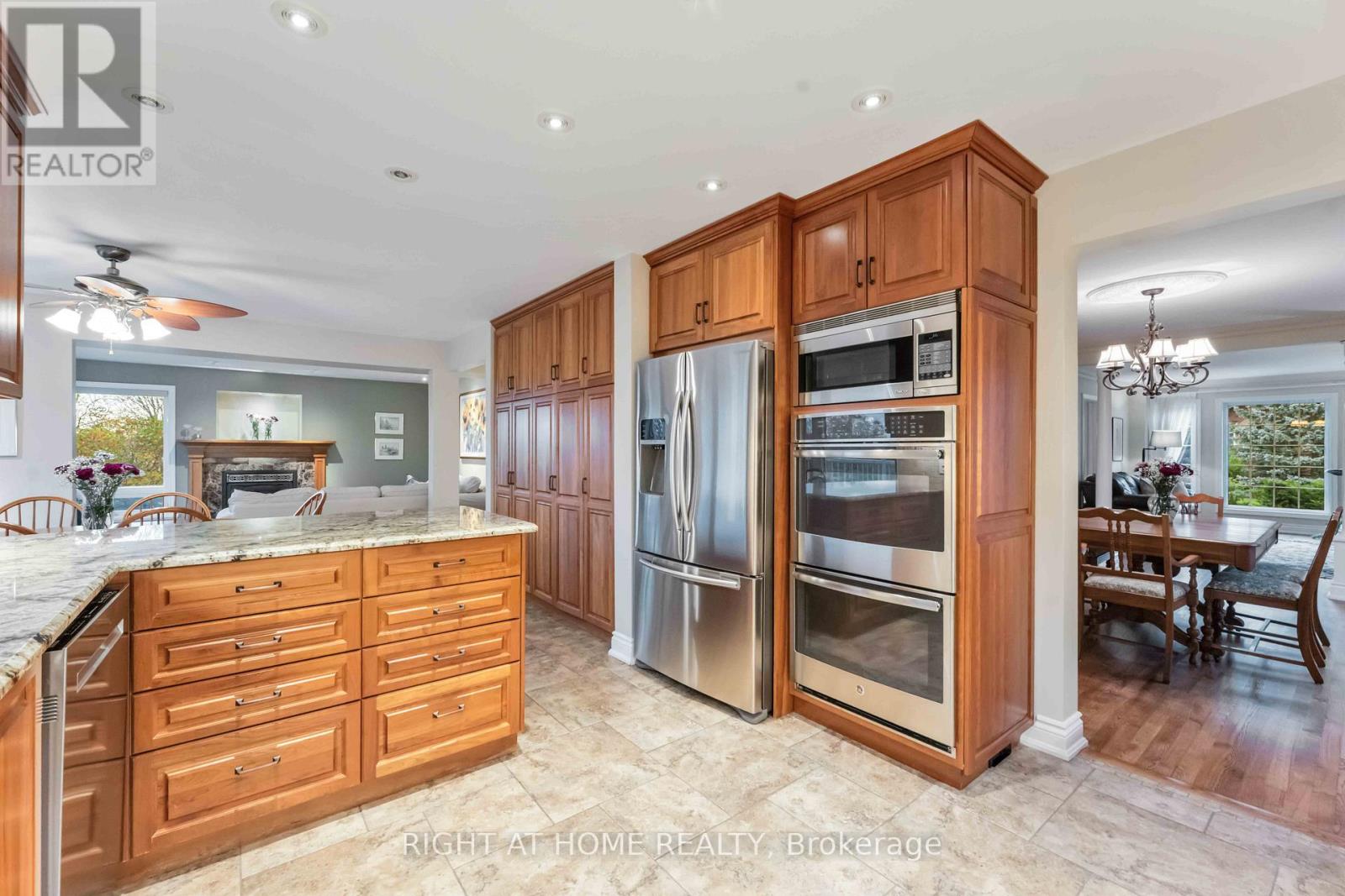 50 Rosenfeld Crescent, Ottawa, Ontario  K2K 2L2 - Photo 9 - X12453928