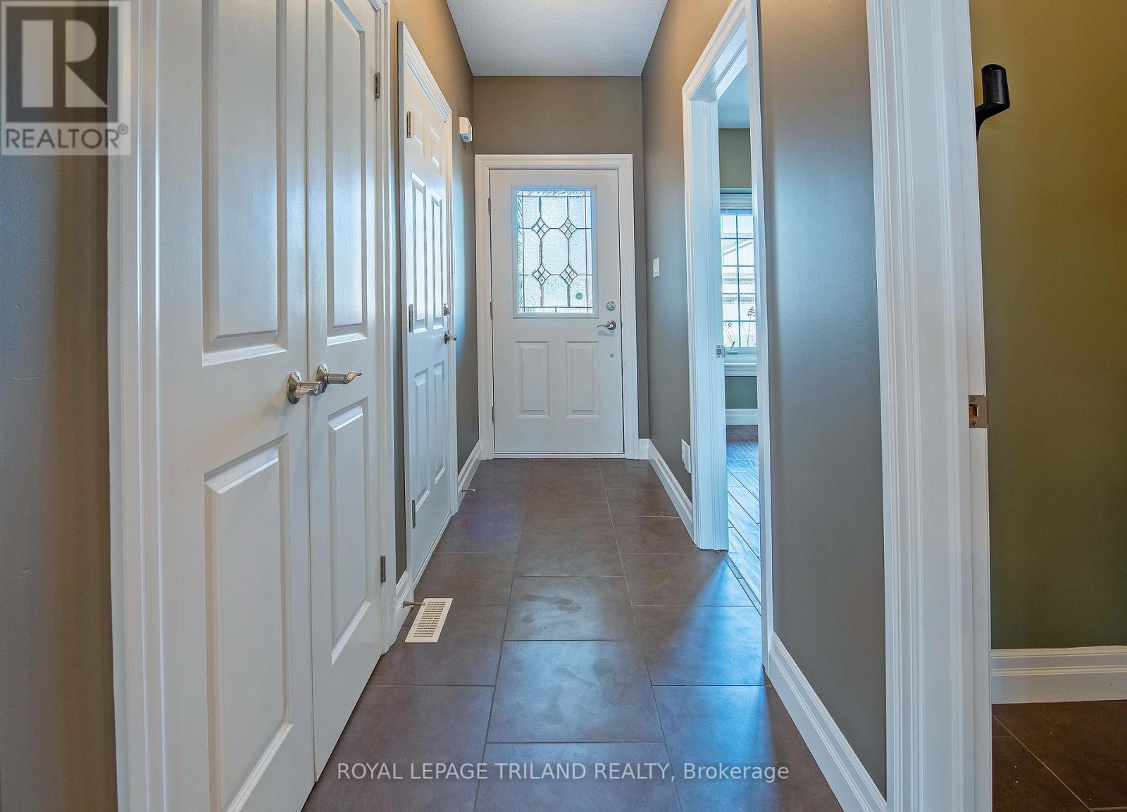 9 - 1571 Coronation Drive, London North, Ontario  N6G 5N9 - Photo 5 - X12291105