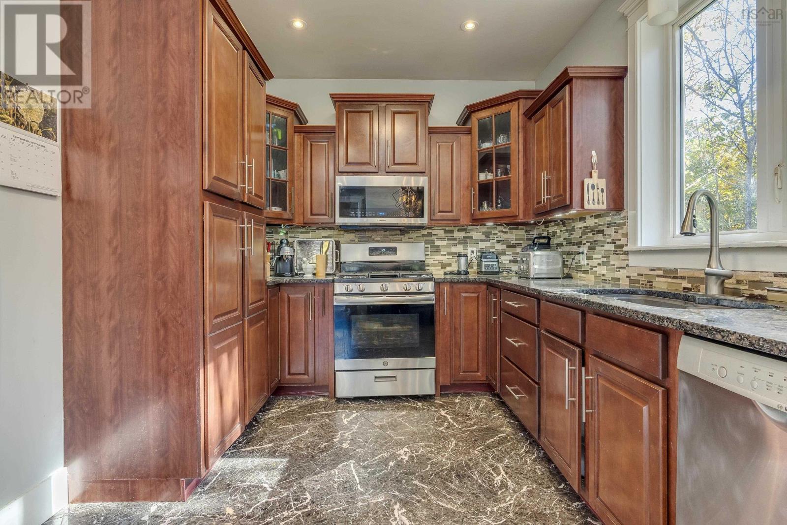 2706 St. Margaret's Bay Road, Timberlea, Nova Scotia  B3T 0G7 - Photo 12 - 202526260