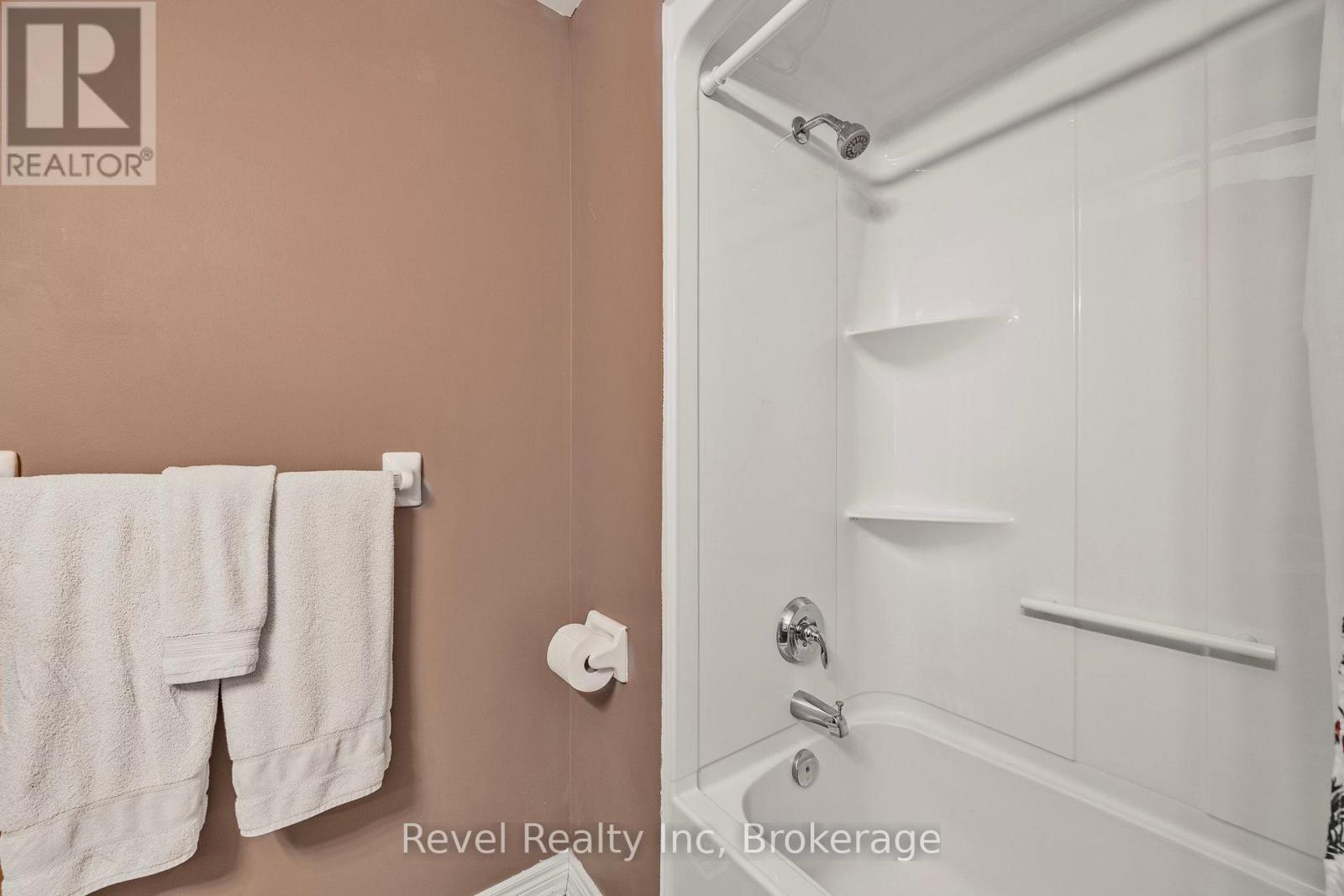 1041 Cook Drive, Midland, Ontario  L4R 0E4 - Photo 13 - S12474428