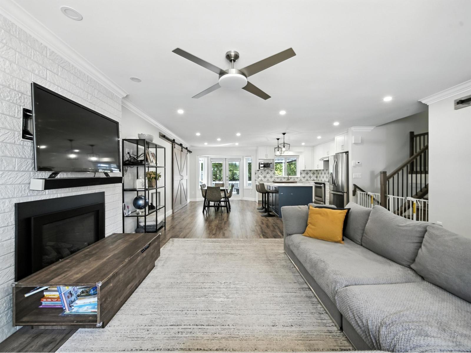 14308 68a Avenue, Surrey, British Columbia  V3W 8W4 - Photo 4 - R3060500