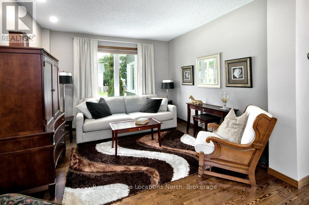 25 Edwin Street W, Meaford, Ontario  N4L 1E4 - Photo 11 - X12474435