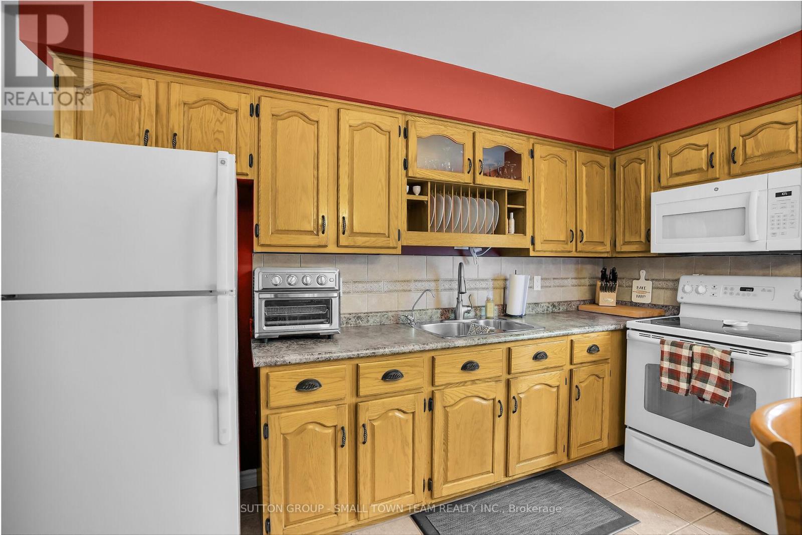 510 Albert Street, South Huron, Ontario  N0M 1S1 - Photo 10 - X12474364